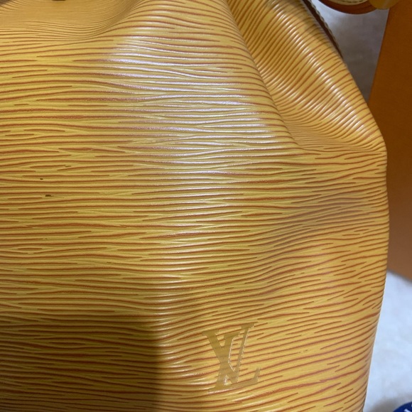 Louis Vuitton Petit Noe drawstring shoulder bag Epi - Picture 3 of 7